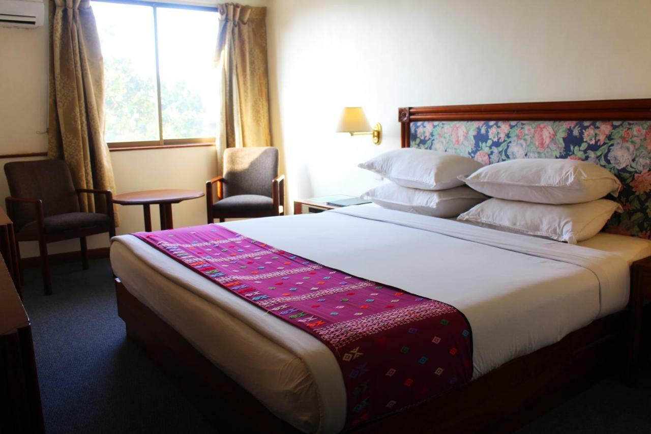 Alfa Hotel Yangon Luaran gambar